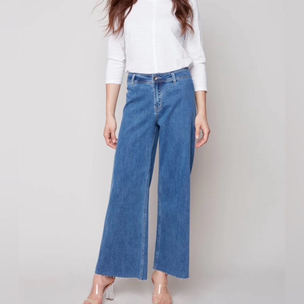 Charlie B wide leg jeans with raw hem - size 6